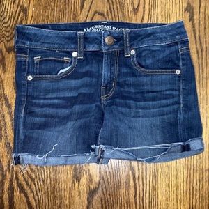 SIZE TWO MID RISE AMERICAN EAGLE JEAN SHORTS